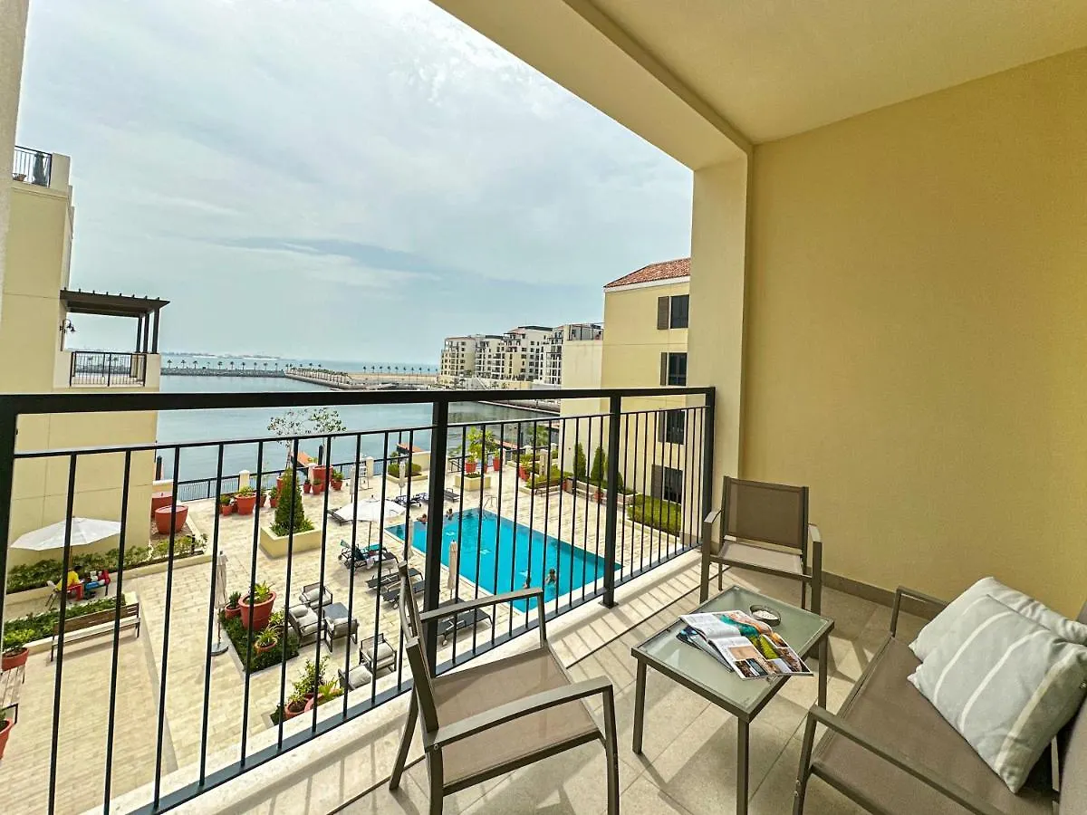 Higuests - Wake Up Facing The Sea In This Luxury Retreat location