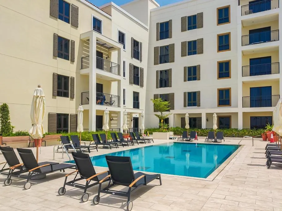 Higuests - Wake Up Facing The Sea In This Luxury Retreat Dubai Apartment