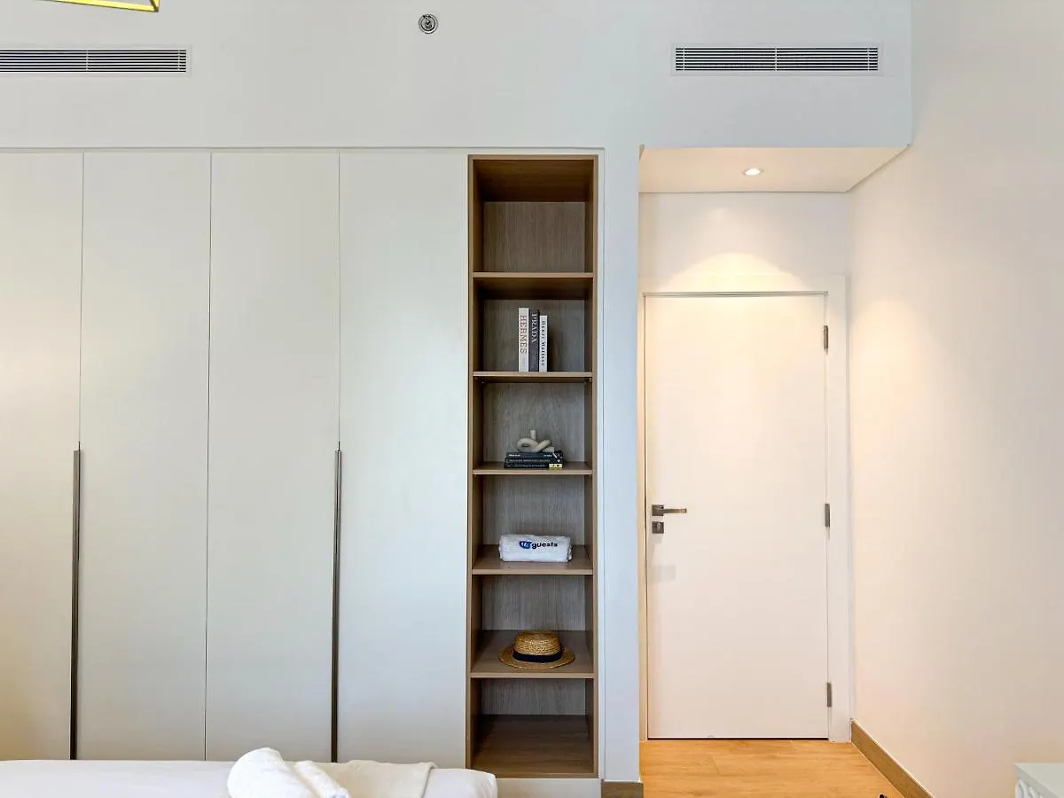 Higuests - Wake Up Facing The Sea In This Luxury Retreat Dubai Apartment