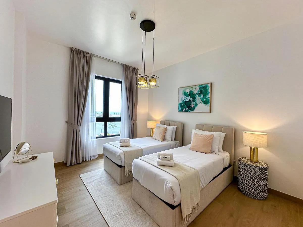 Apartment Higuests - Wake Up Facing The Sea In This Luxury Retreat Dubai