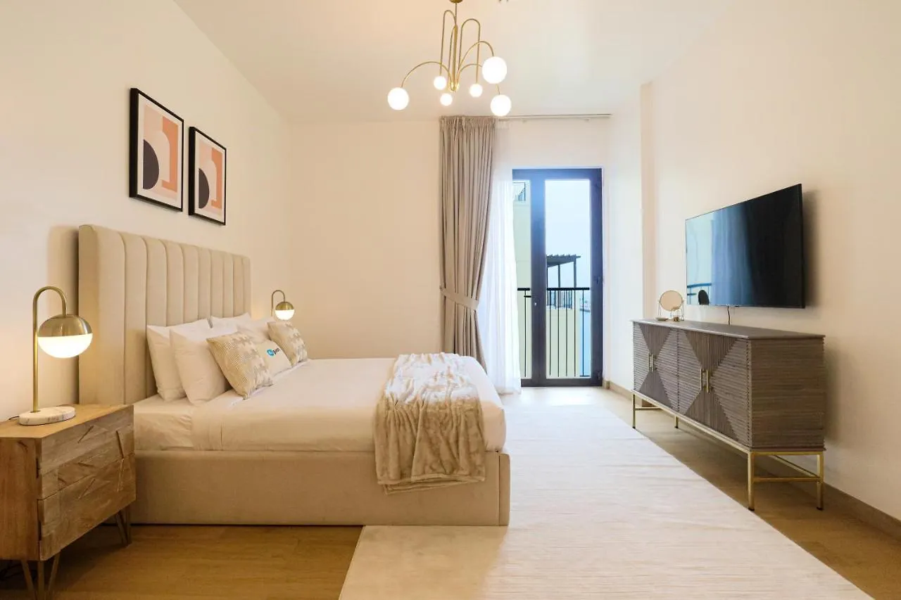 Higuests - Wake Up Facing The Sea In This Luxury Retreat Dubai Apartment