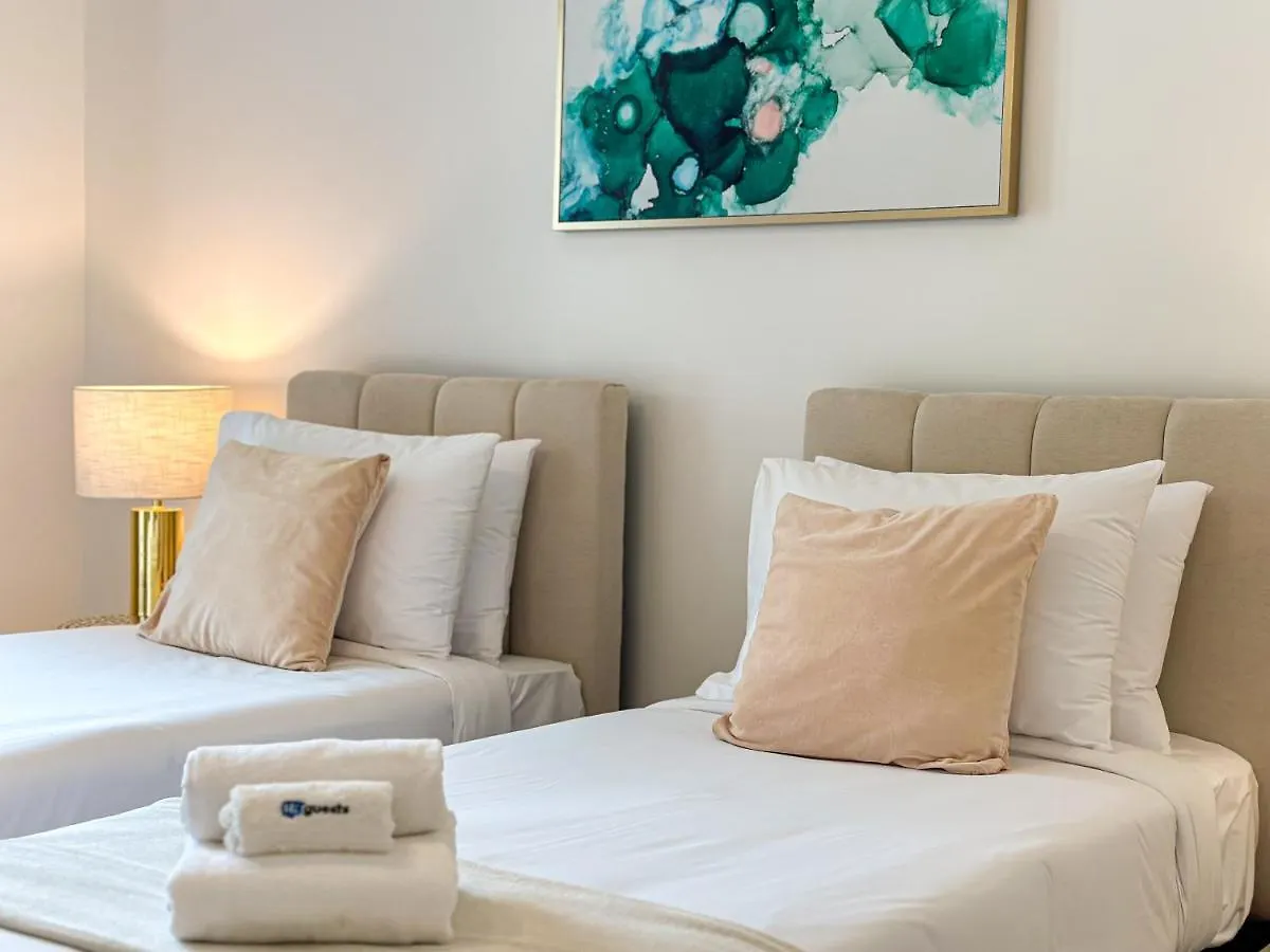 Apartment Higuests - Wake Up Facing The Sea In This Luxury Retreat Dubai