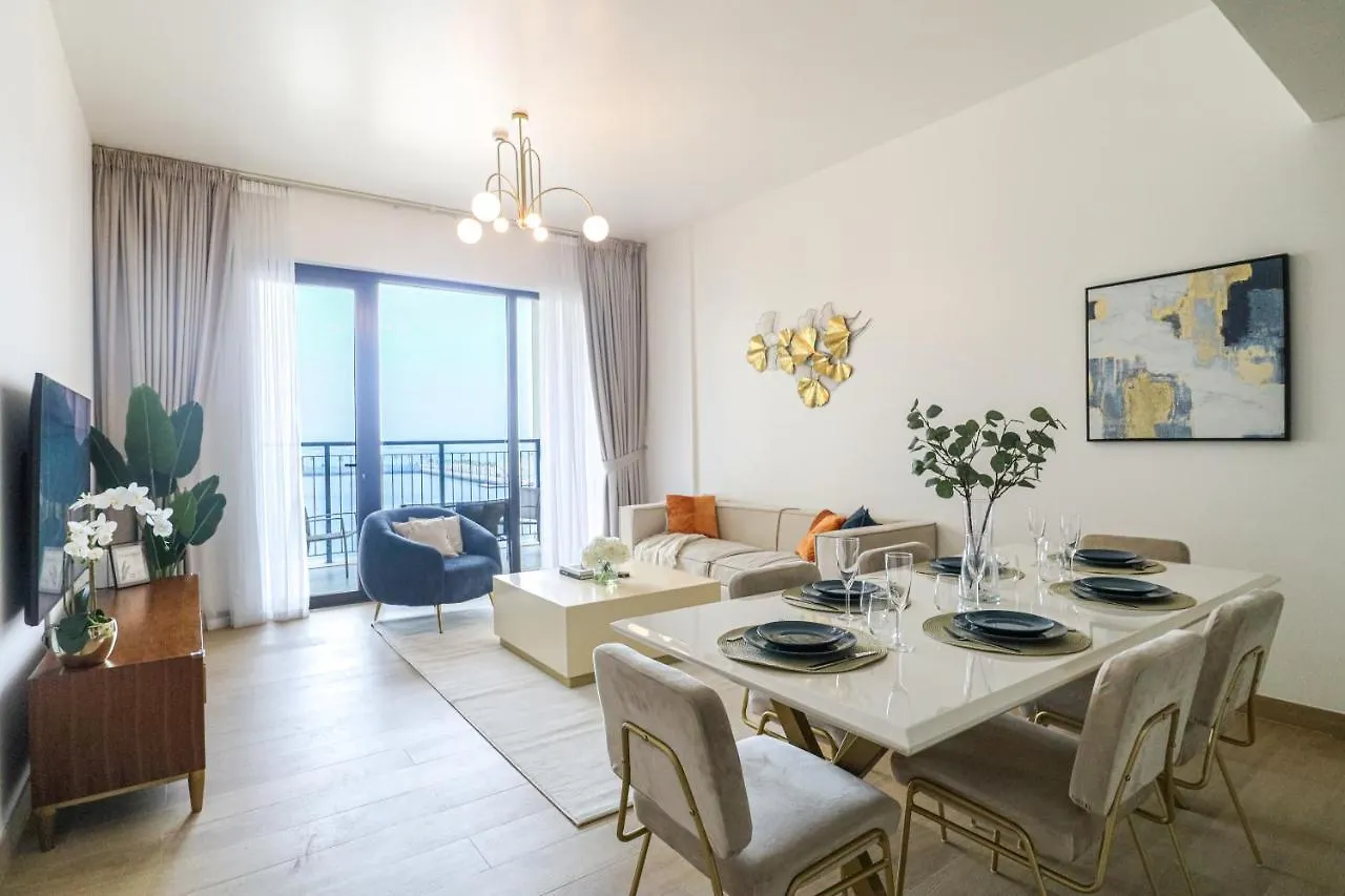 Higuests - Wake Up Facing The Sea In This Luxury Retreat Dubai Apartment