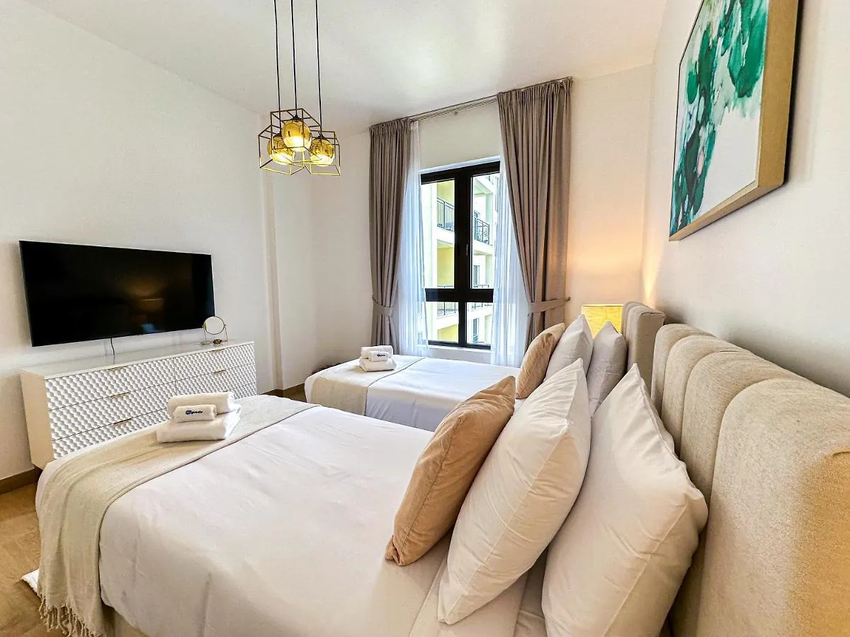 Apartment Higuests - Wake Up Facing The Sea In This Luxury Retreat Dubai