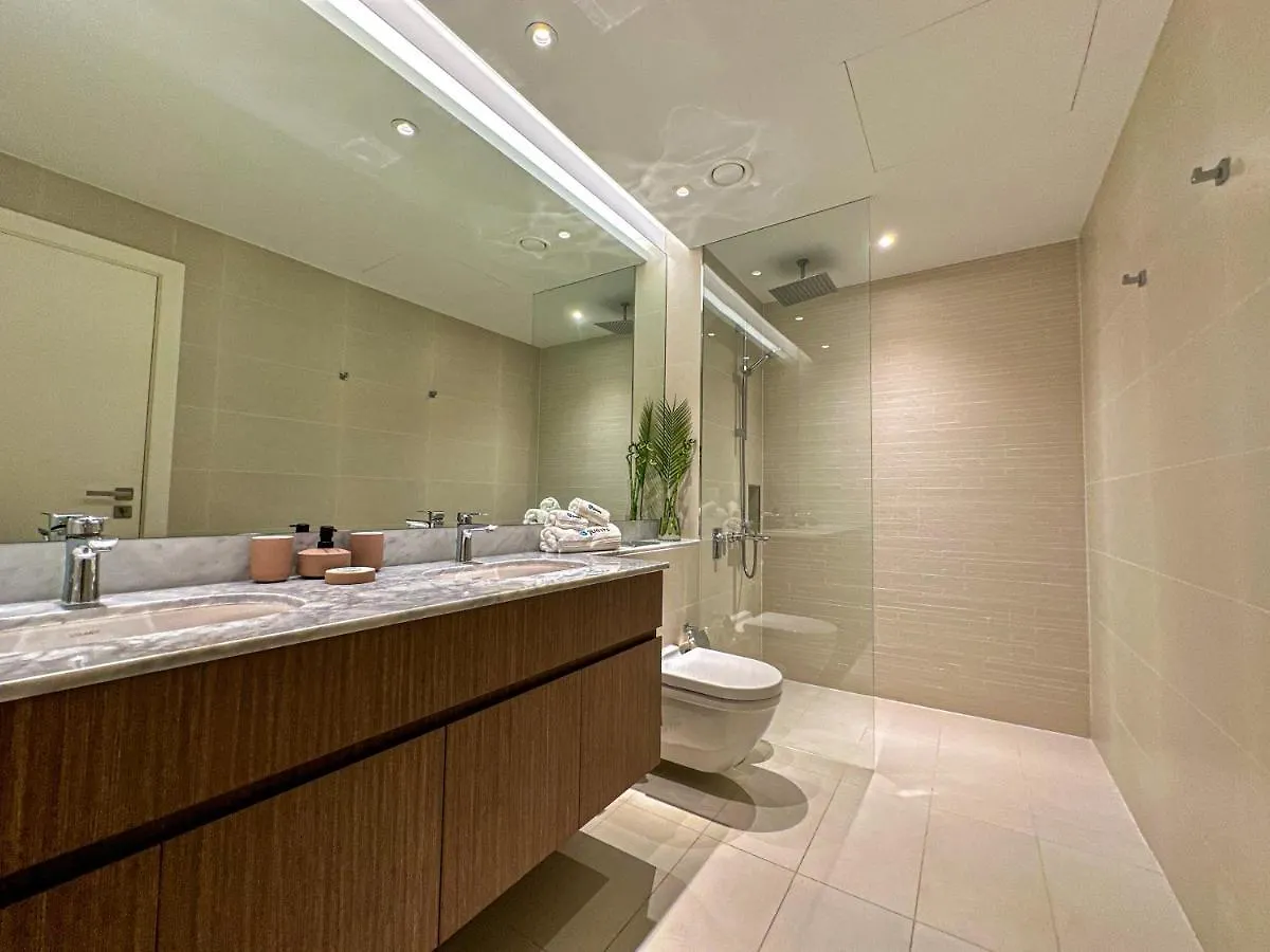 Apartment Higuests - Wake Up Facing The Sea In This Luxury Retreat Dubai