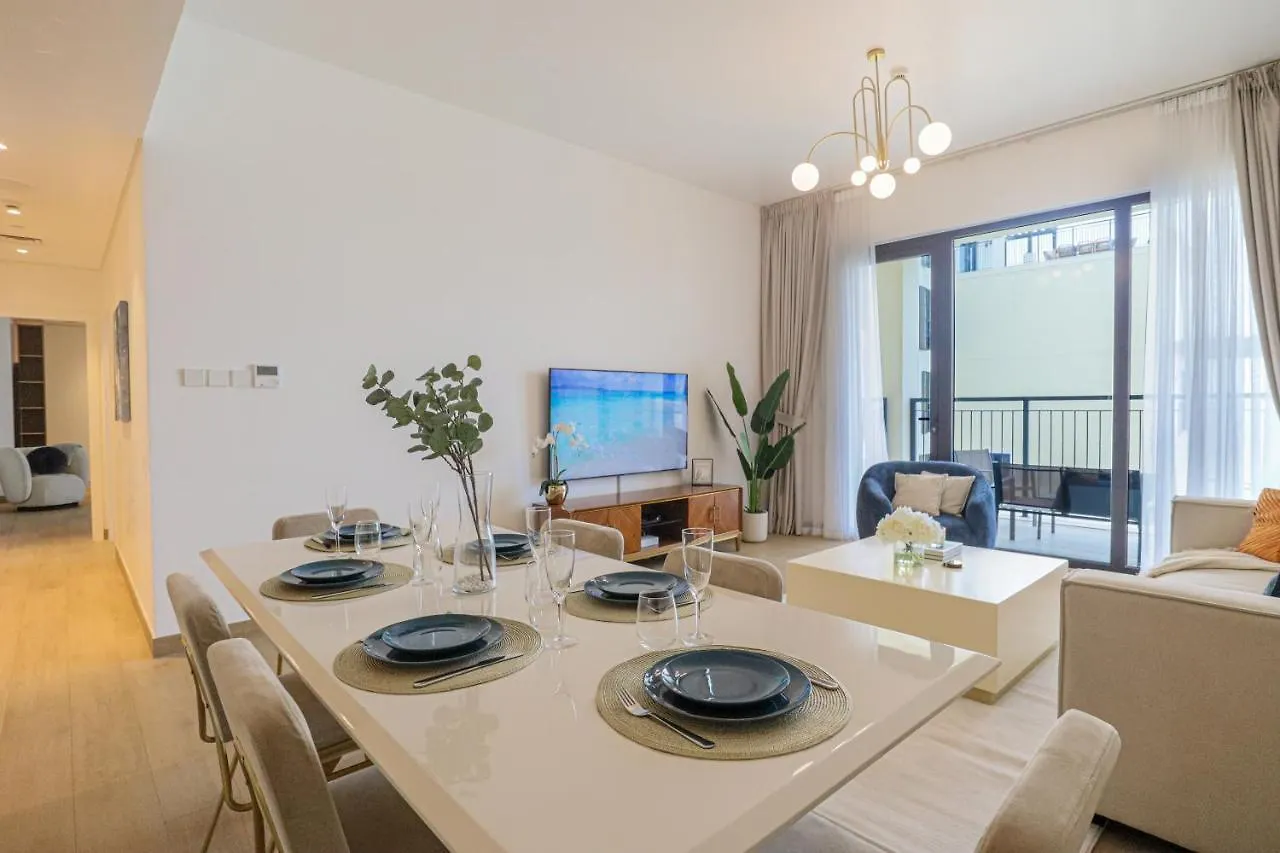 Higuests - Wake Up Facing The Sea In This Luxury Retreat Dubai Apartment