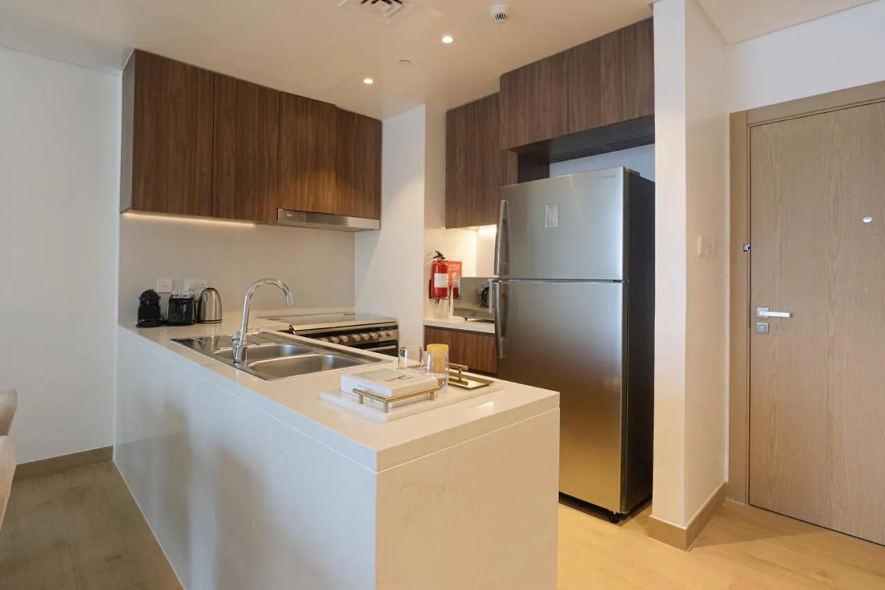 Apartment Higuests - Wake Up Facing The Sea In This Luxury Retreat Dubai